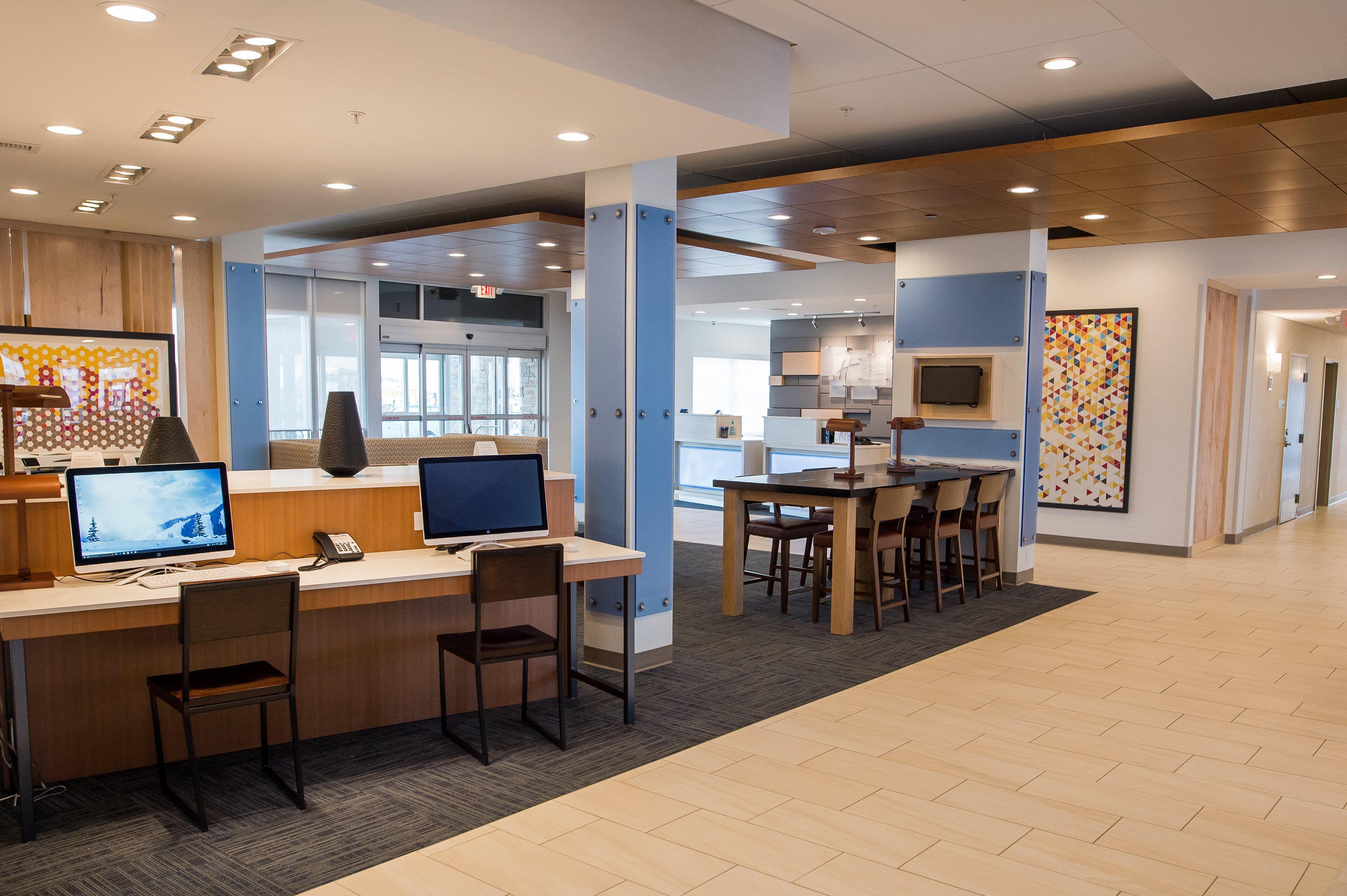 Holiday Inn Express & Suites - Marietta By Ihg Экстерьер фото