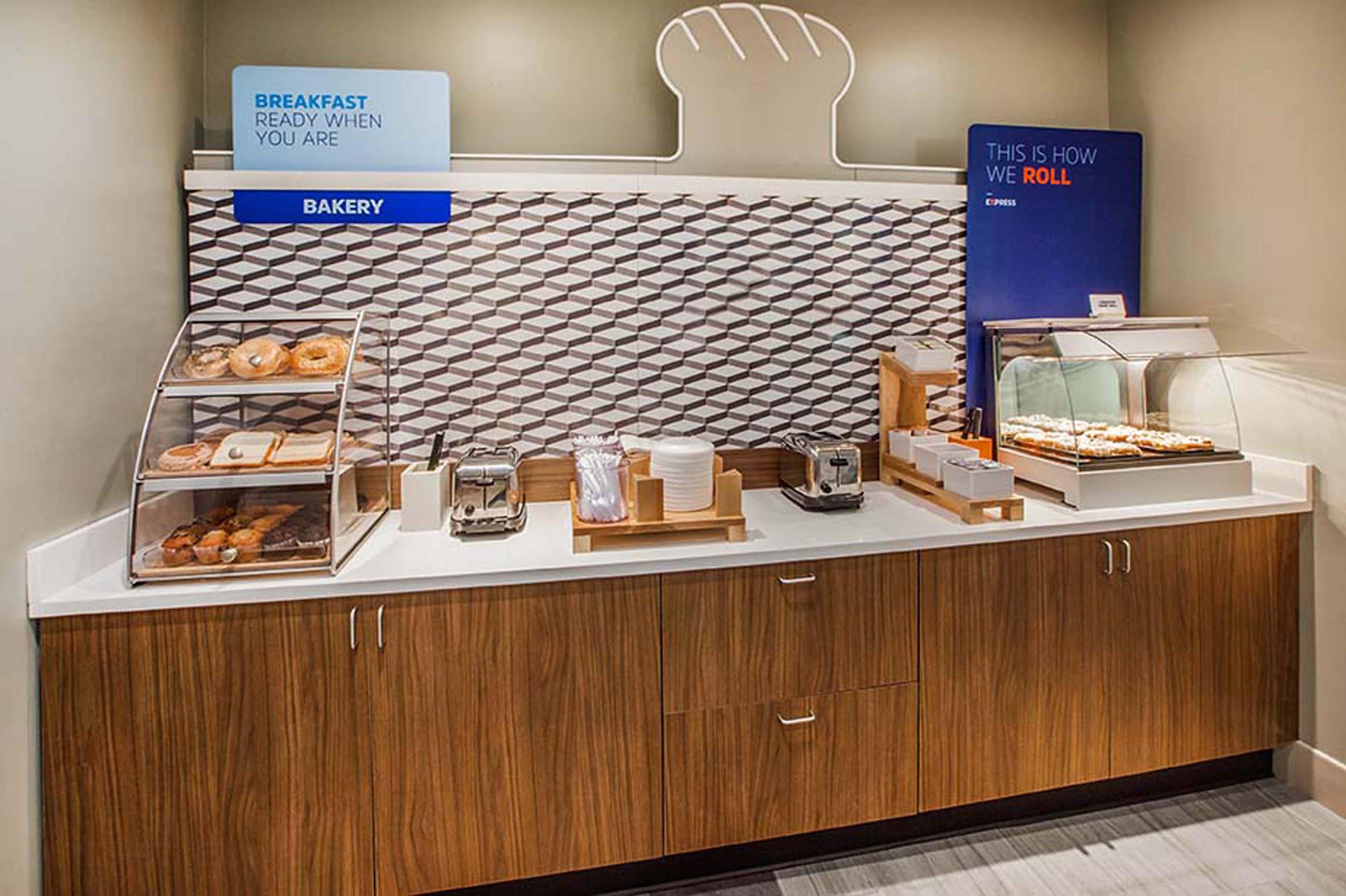 Holiday Inn Express & Suites - Marietta By Ihg Экстерьер фото