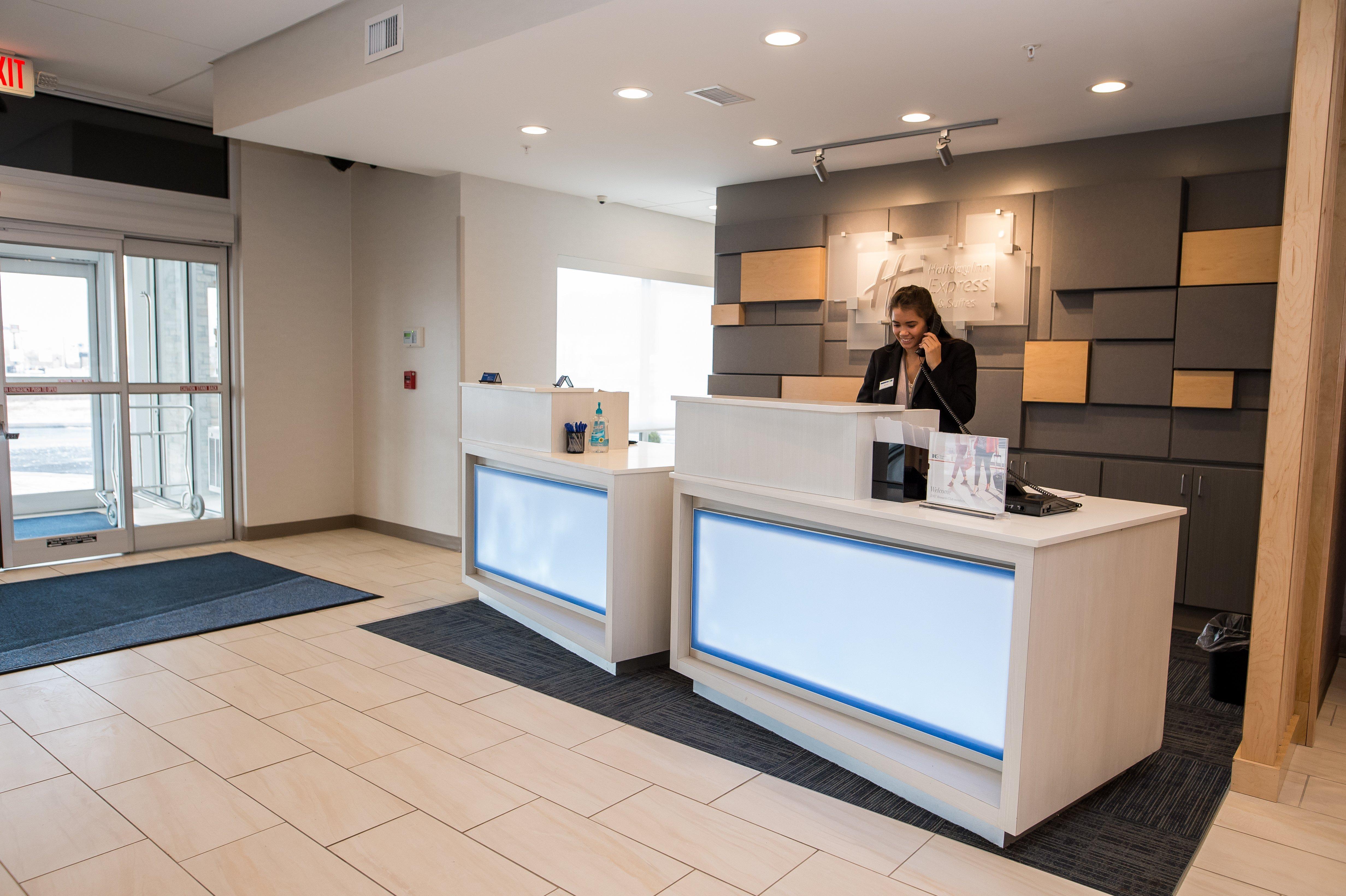 Holiday Inn Express & Suites - Marietta By Ihg Экстерьер фото